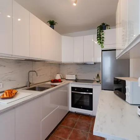 104 - Elise Present By Now Ltd 别墅