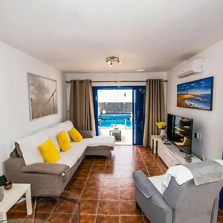 104 - Elise Present By Now Ltd * Playa Blanca (Lanzarote)